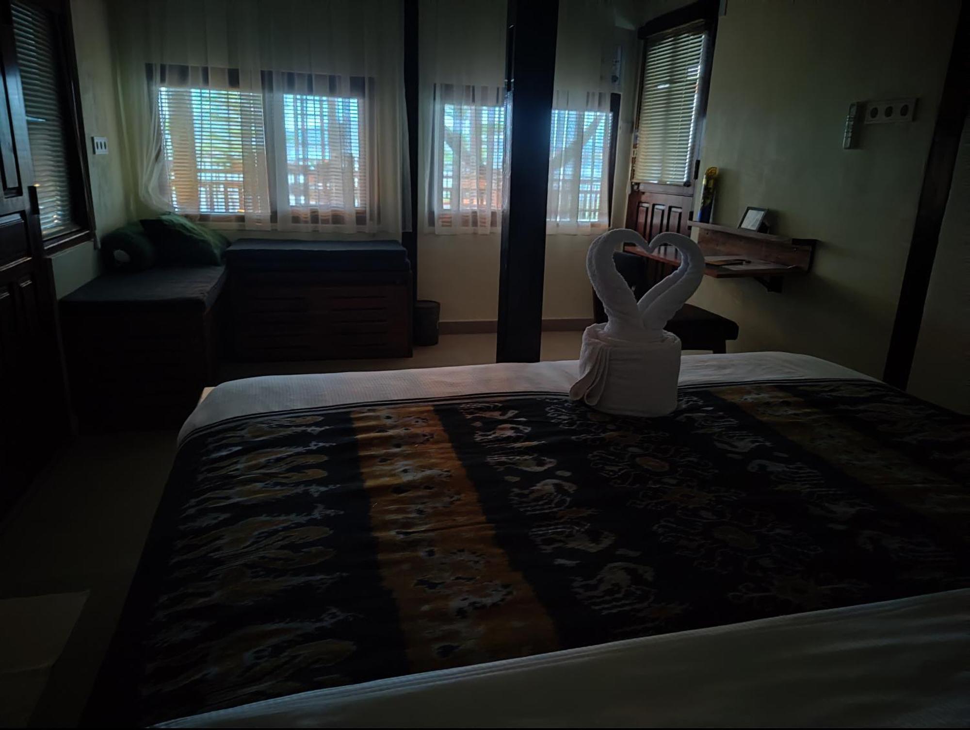 Cool Breeze Authentic Hotel Labuan Bajo Komodo Rum bild