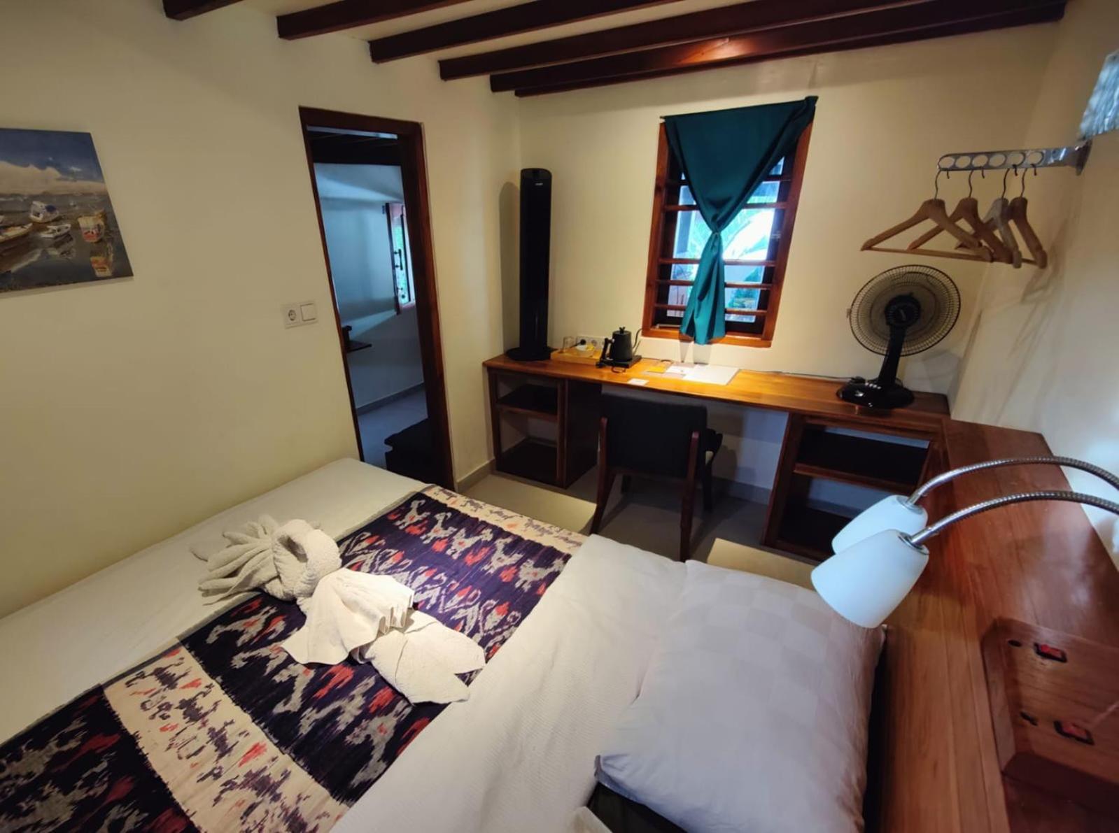 Cool Breeze Authentic Hotel Labuan Bajo Komodo Exteriör bild